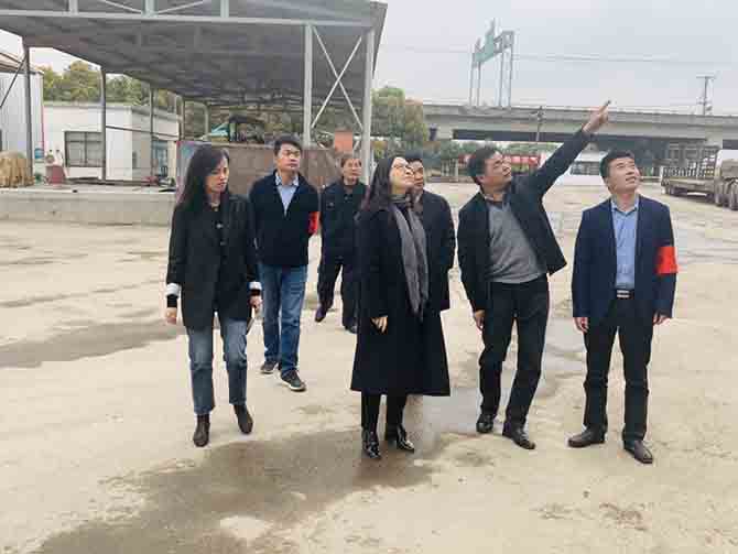 郭巷街道黨工委委員、街道辦事處副主任張勇堅(jiān)，官浦社區(qū)黨總支書記張建斌來公司督查安全生產(chǎn)工作