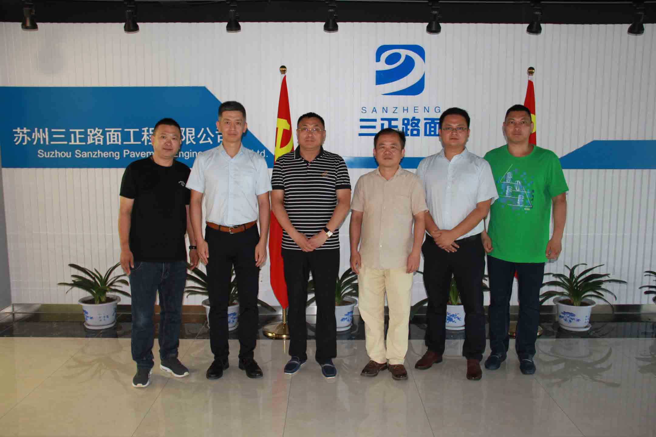 蘇州市綠色建筑行業(yè)協(xié)會蔡波會長一行來我公司參觀