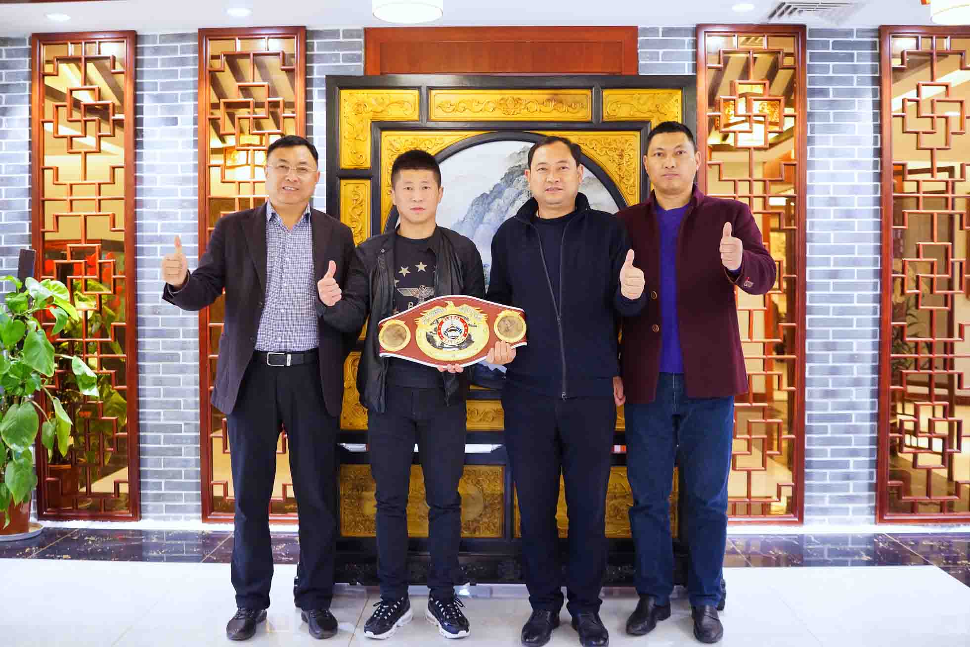 拳王葛文峰來到蘇州三正路面工程有限公司蘇州總部參觀訪問