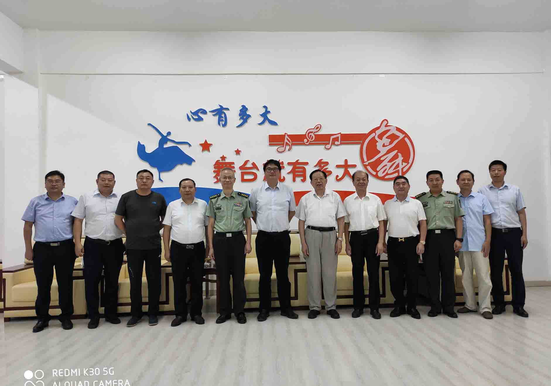 緬懷英雄 關(guān)愛(ài)軍警 ，董事長(zhǎng)楊正權(quán)愛(ài)心故鄉(xiāng)行
