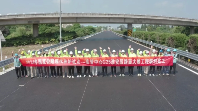 【精品工程】三正交通科技集團(tuán)圓滿完成"G25寧淮高速公路淮安段路面養(yǎng)護(hù)工程”瀝青路面大修任務(wù)